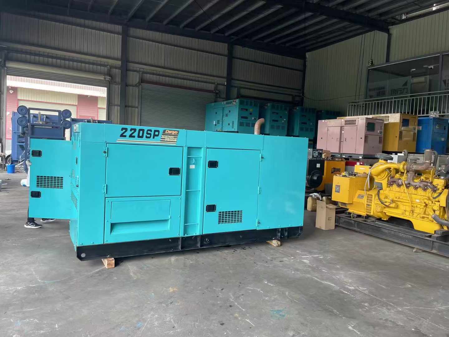 七里河柴油发电机组长期不间断运行时，如何监控其温度和压力？