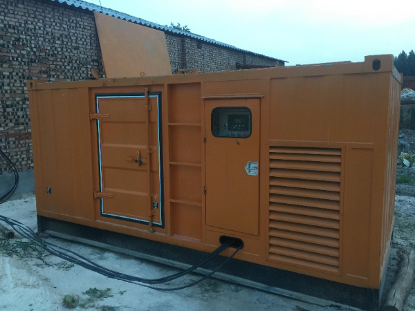 七里河发电机组长期使用中，电缆线的敷设路径有哪些要求？